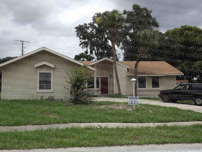 Primary Photo - Spacious, Cozy home, very quiet with Fence...