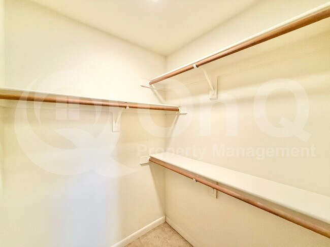 Building Photo - 2718 E Bighorn Ave