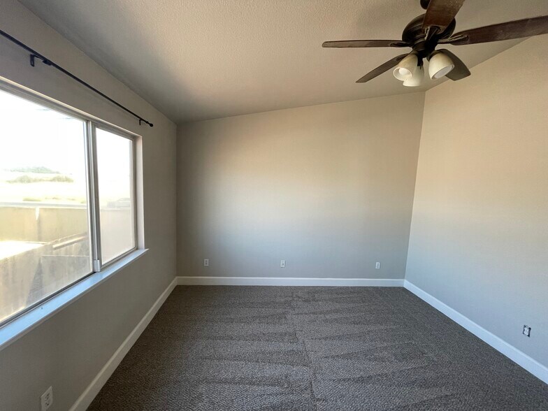 Master bedroom - 3978 Seagull Ct