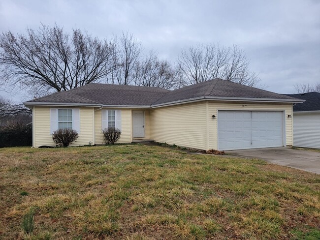 Building Photo - 3 Bedroom 2 Bath Close To Missouri State University $1295