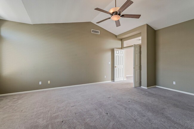 Building Photo - Welcome to your private Oasis!!