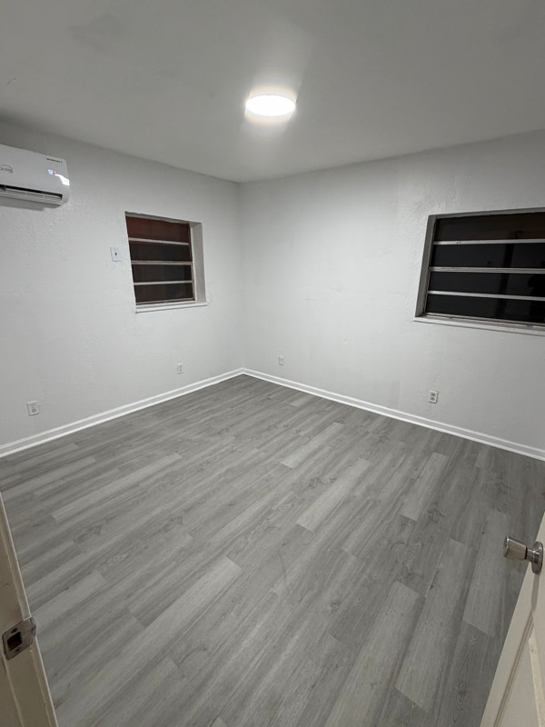 Building Photo - 4015 Silver Sands Rd