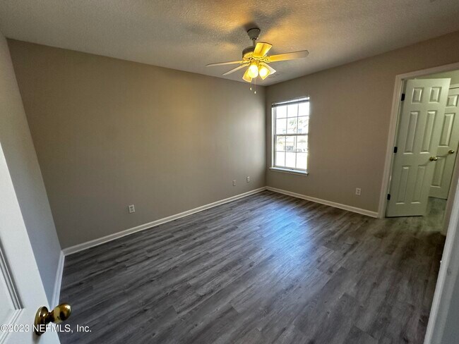 Building Photo - 559 Southbranch Dr