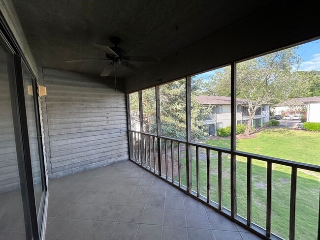 Building Photo - 2BR/2BA Condo close to Wrightsville Beach ...