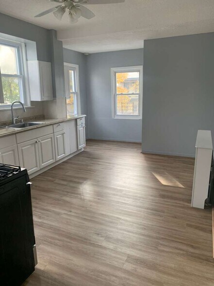 Kitchen - 260 Pacific St