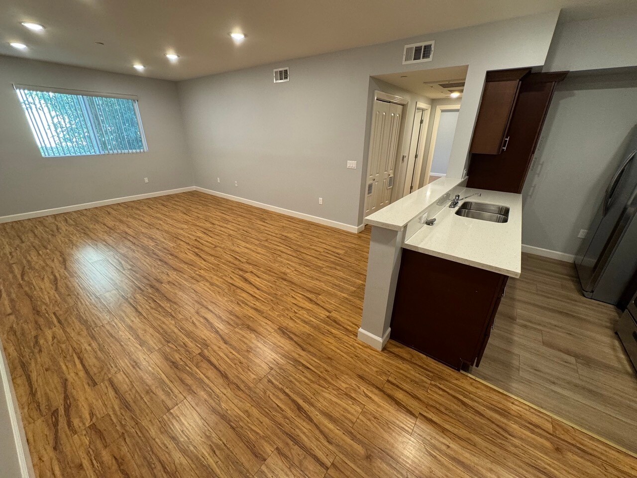 Building Photo - 6718 Sylmar Ave