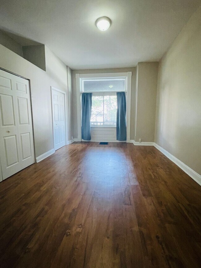 Building Photo - 1721 Middle St