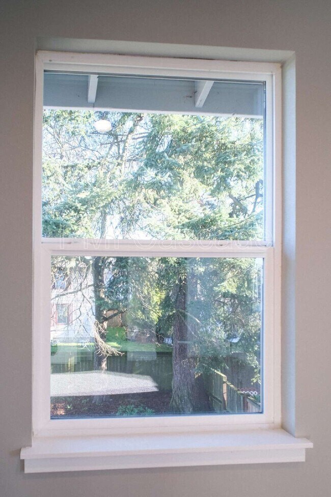 Building Photo - 933 S Sprague Ave