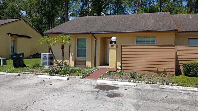 Building Photo - 137 Creekside Way