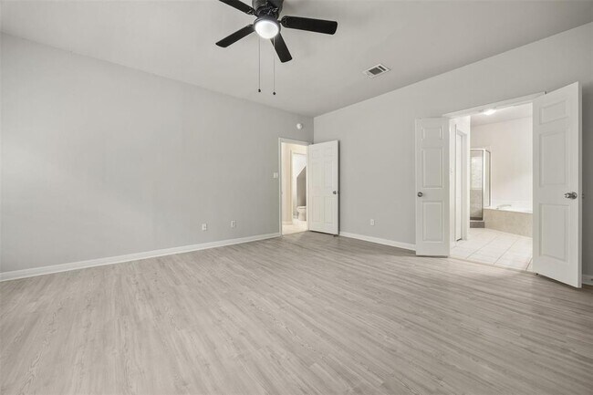 Building Photo - 1604 Lakeway Blvd