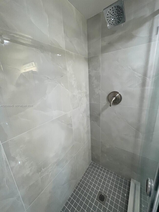 Building Photo - 1351 NE Miami Gardens Dr