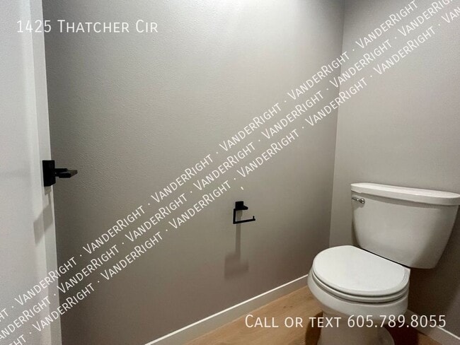 Building Photo - 1425 Thatcher Cir