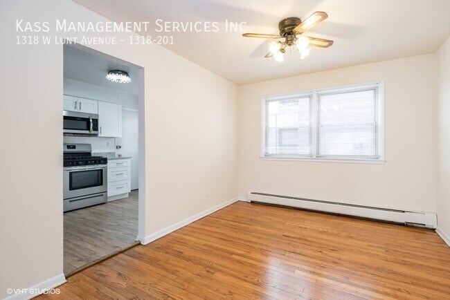 Building Photo - 1318 W Lunt Ave