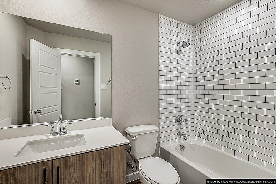 Building Photo - 1127 Eloise Dr