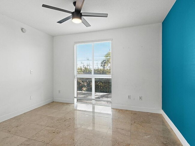Building Photo - "Chic 1-Bedroom Retreat in the Heart of Miami - 782 Sq Ft of Comfort!"