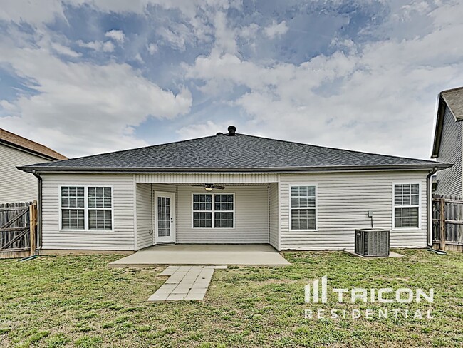 Building Photo - 531 Falkland Cir