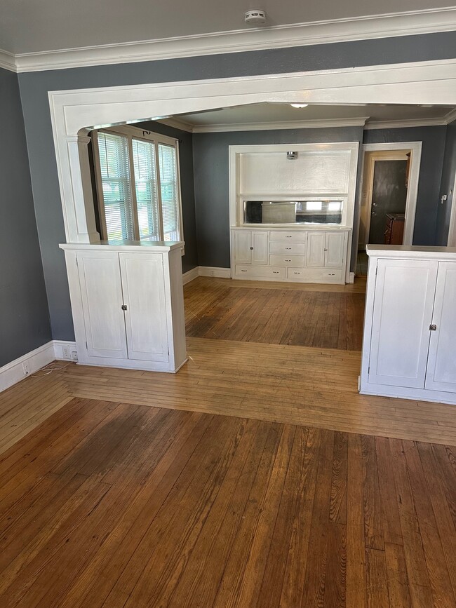 Building Photo - 701 Clara Ave