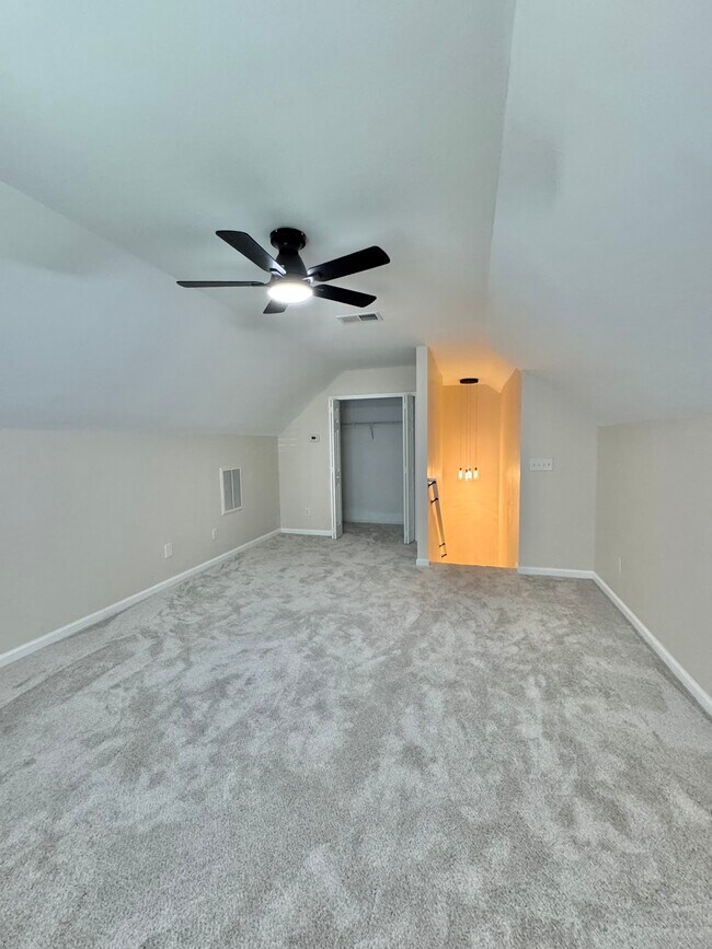 Building Photo - Tayser Rental