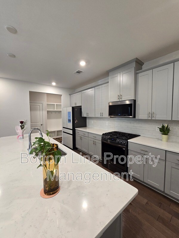 Building Photo - 1221 Colgher St