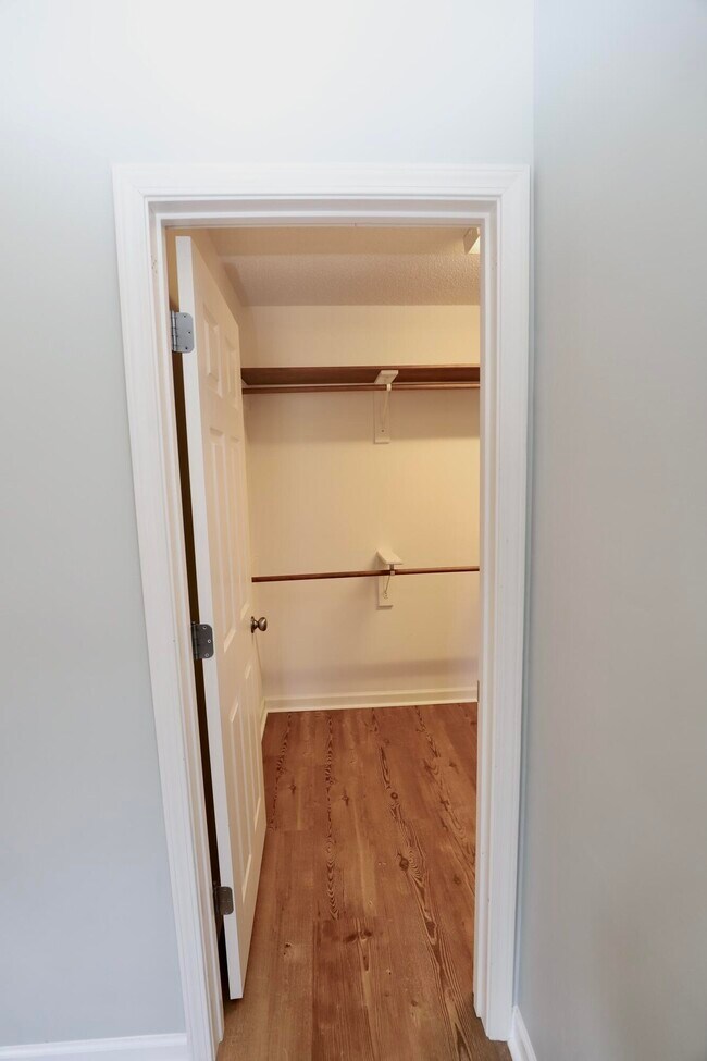 Building Photo - 3065 Temple Rd