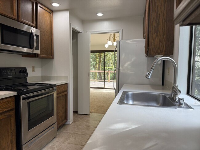 Building Photo - 2Bd/2Ba Redmond Duplex