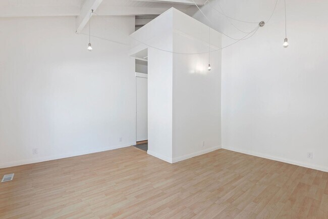 Building Photo - RARELY AVAILABLE: MONTECITO  UNION SCHOOL ...