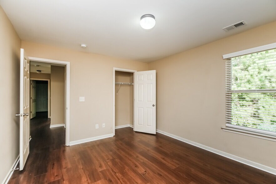 Building Photo - 6025 Gladiola Way
