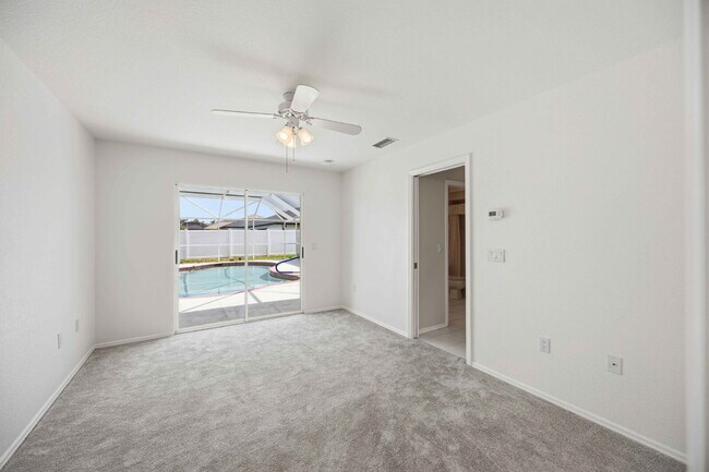 Building Photo - "Spacious 3-Bedroom Retreat with 2 Full Baths in Rotonda West Pinehurst!"