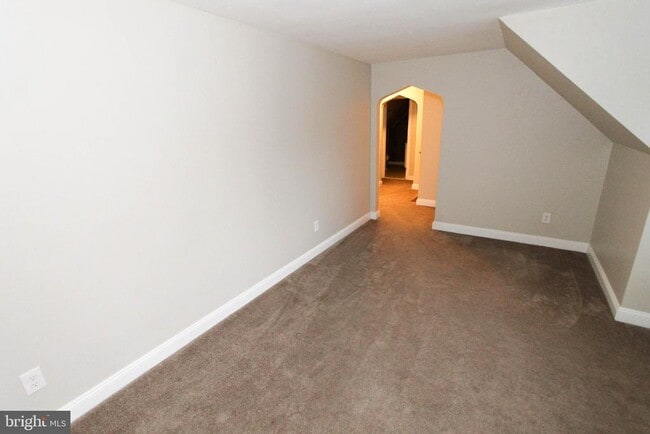 Building Photo - 319 W Cir