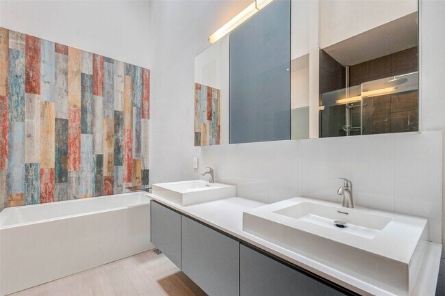 Building Photo - 1222 Marconi St