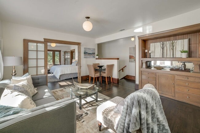 Building Photo - 2631 Regent St