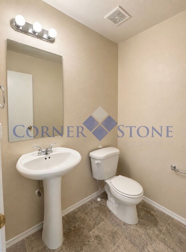 Building Photo - Large 4 Bedroom Home with Bonus Room!