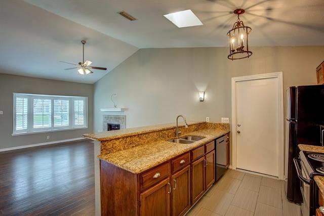Building Photo - 5519 Bainbridge Dr