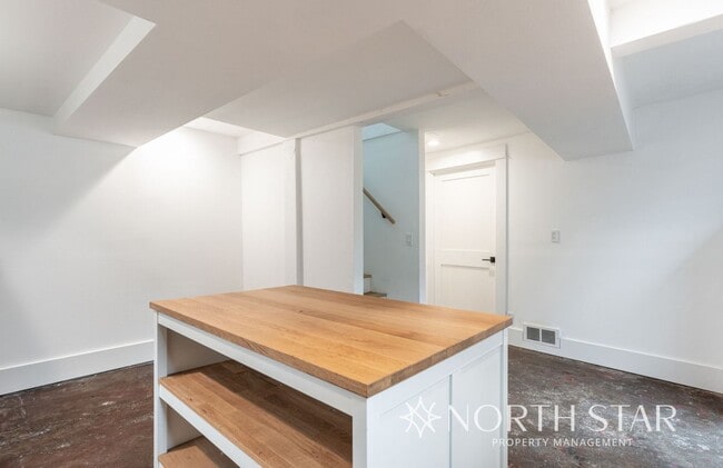 Building Photo - Coming Soon!  Remodeled Sellwood Bungalow