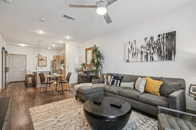 Building Photo - Infinity at the Rim