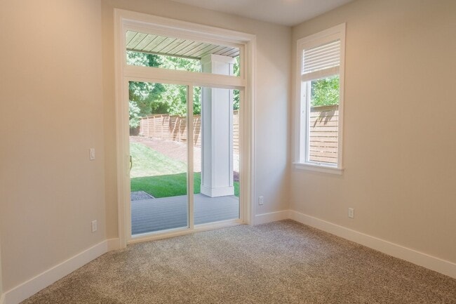 Building Photo - 5Bd/4.25Ba Kirkland House