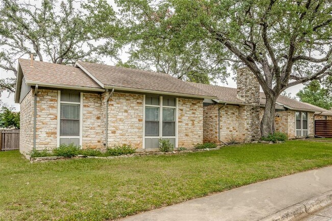 Building Photo - 9203 Knoll Crest Loop