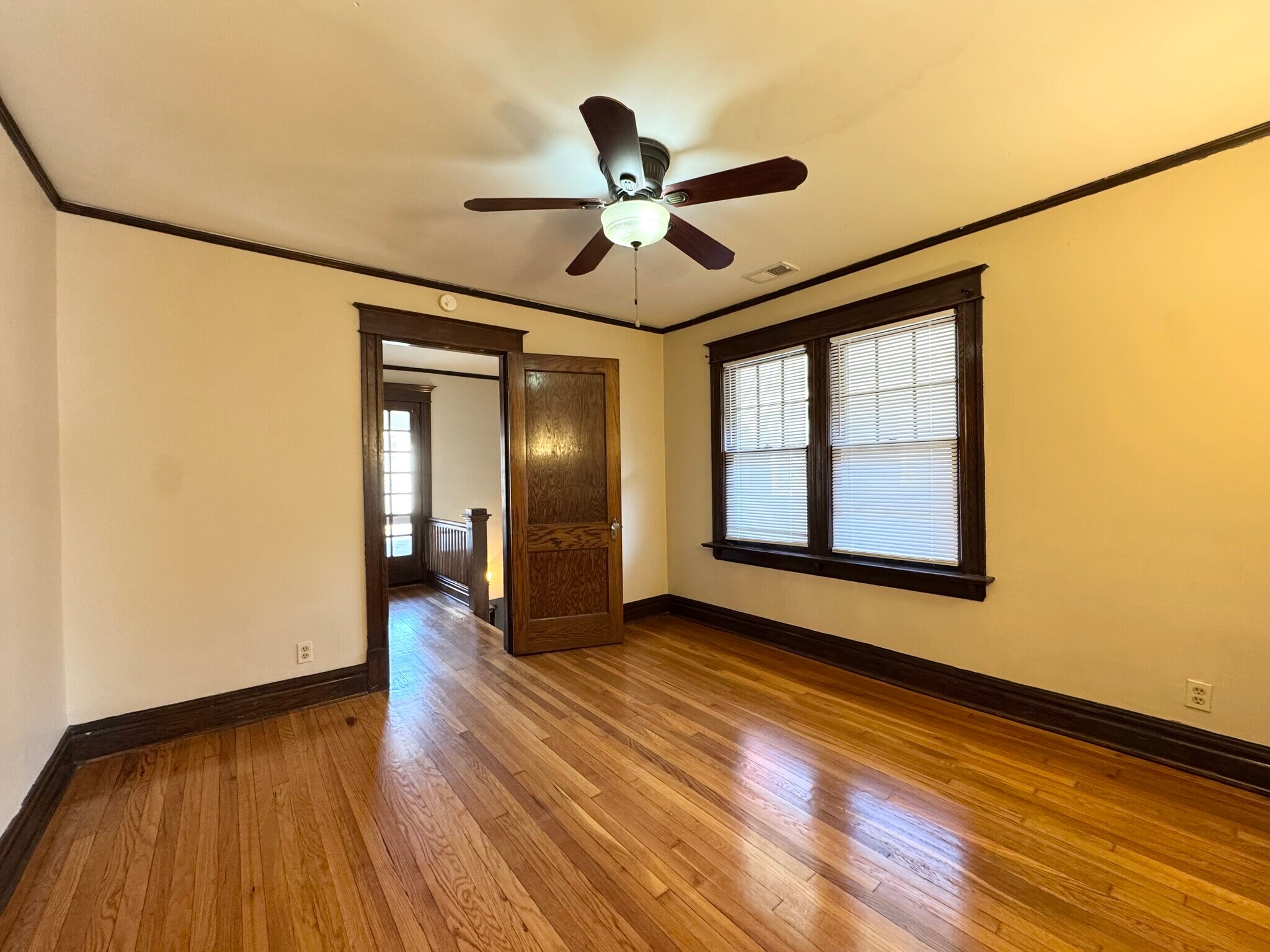 Building Photo - 811 E 39th St