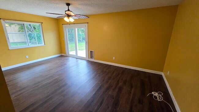 Building Photo - 2209 SE East Dunbrooke Cir