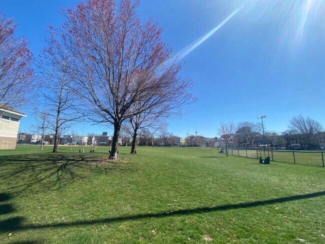 Building Photo - 64 Willow St