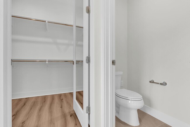 Building Photo - 720 Olivier Dr