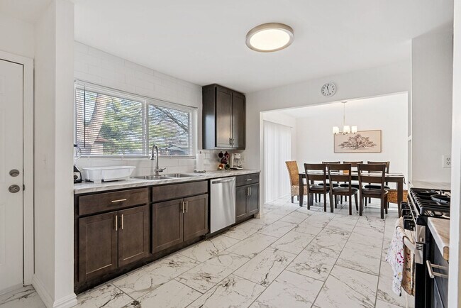 Building Photo - 3720 Greengrass Dr
