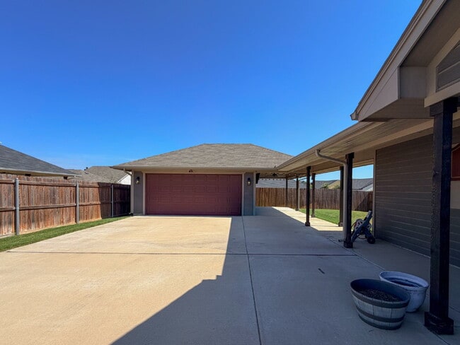 Building Photo - Lovely 3 bed, 2 bath Home in Burleson!