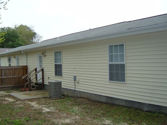 Building Photo - 552 Brock Ave