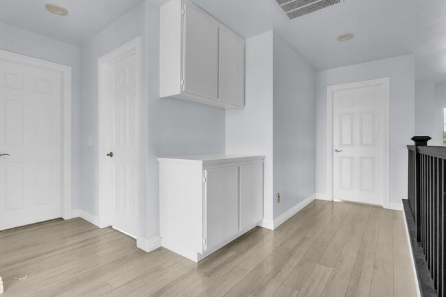 Building Photo - 952 E Cottonwood St