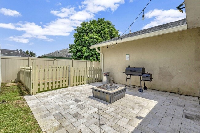 Building Photo - 1104 Jackpine St