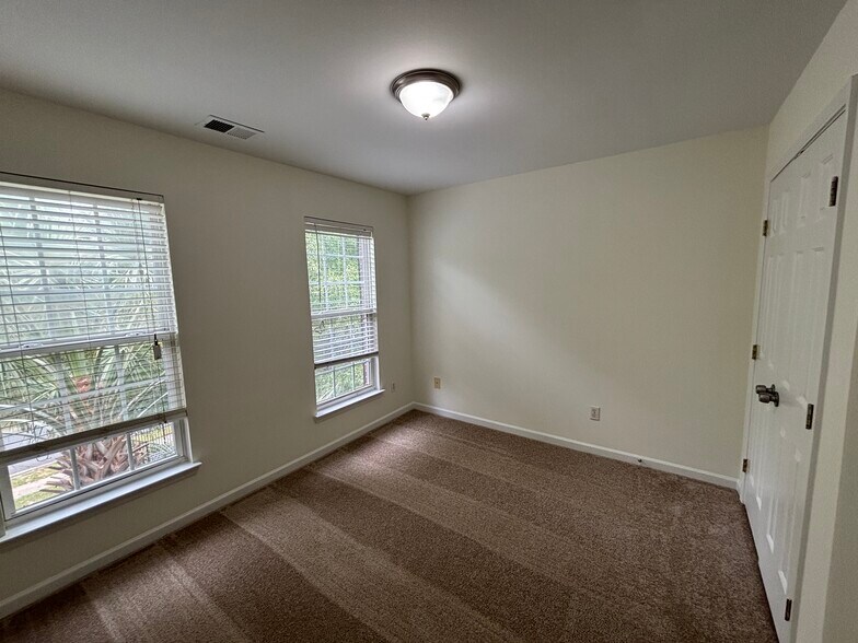 Building Photo - 15938 Wayland Dr