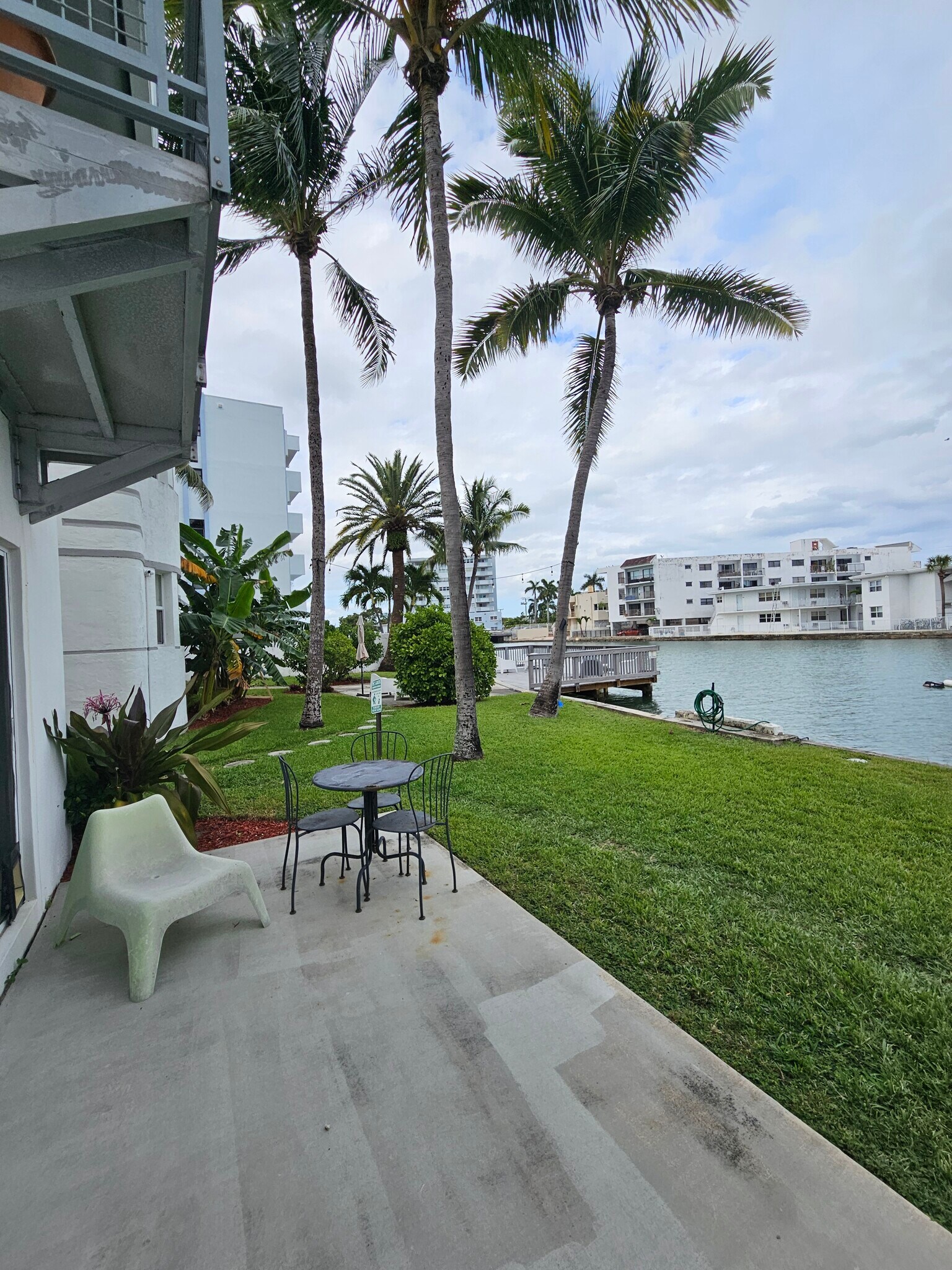 Building Photo - 6905 Bay Dr