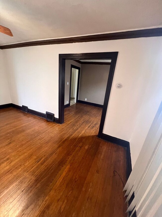 Building Photo - Section 8 Accepted: Affordable 4 Bed, 1 Ba...