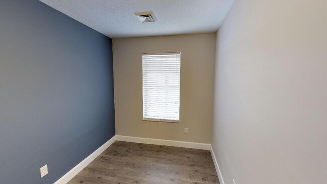 Building Photo - $995 PER BEDROOM! 3BR/2BA Condo Near UTK, ...